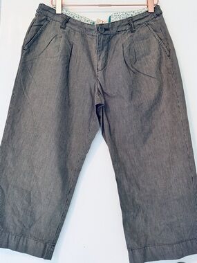 Old Navy Gray Pinstripe Capris Low-Mid Rise
